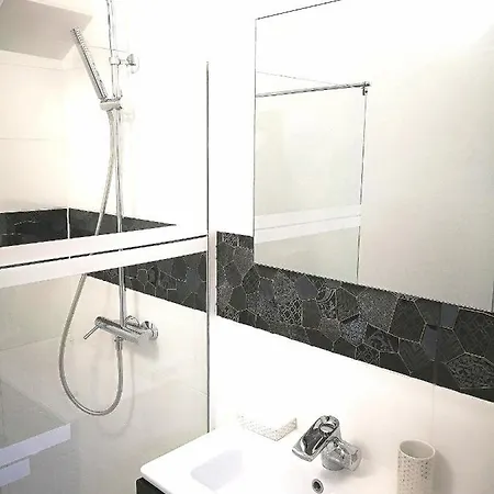 公寓 Moderne,face Au Parc. 艾克斯莱班